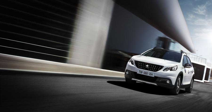  Peugeot 2008 GT Line 2016 года  (фото 17 из 42)